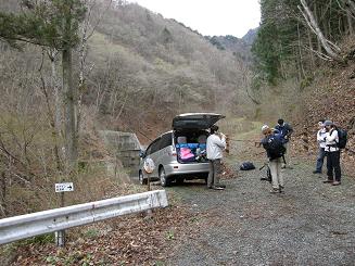赤岩沢、駐車場所。8:00。